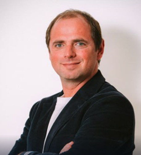 独立股票分析师 César Borja 的肖像